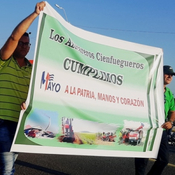 Masivo desfile de Cienfuegos sin fallarle a la Revolución