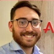 Julián Blausztein Líder de Cultura y Capacitación de Adecco Argentina @laurasverdlick 16-4-2025