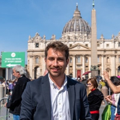 Mattia Panza @MattiPanza (Periodista, Corresponsal en Roma) Nada Personal @animessina