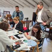CARAVACA RADIO- Un nuevo curso fomentará el bordado en seda y oro entre los jóvenes de Caravaca