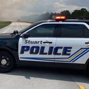 Policía de STUART suspende táctica de RESTRICCIÓN de cuello en arrestados