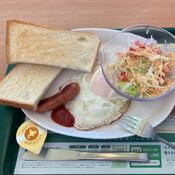 朝、パンを食べることを許しても
