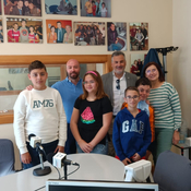 CARAVACA RADIO- Alumnos y profesoras del Colegio La Santa Cruz han pasado por nuestros micrófonos