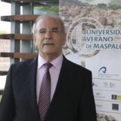 Quien domina la palabra aventaja a los demás 
