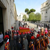 La Brújula de la Economía: Todo preparado para el funeral del papa Francisco