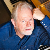 From the High Plains to your heart. Interview & music with Philip Aaberg