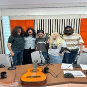 Sexy Zebras presenta 'Bravo' entre pelucas, anécdotas con dientes y muchas risas