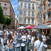 Murcianos y turistas abarrotan el centro de Murcia para disfrutar del ambiente sardinero