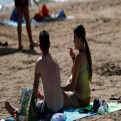 Así valora la calle la prohibición de fumar en las playas